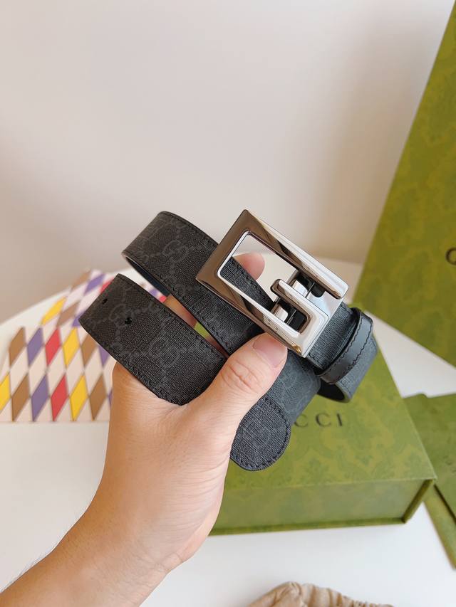 原單原單實物拍攝 批 配全套禮盒 原單35Mm 帶身採用雙面進口,一面膠料一面豬皮紋,專櫃同款,新款專用,扣頭採用精品純銅旋轉扣,正品開版。專營專櫃款! 原單原單實物拍攝 批 配全套禮盒 原單35Mm 帶身採用雙面進口,一面膠料一面豬皮紋,專櫃同款,新款專用,扣頭採用精品純銅旋轉扣,正品開版。專營專櫃款!