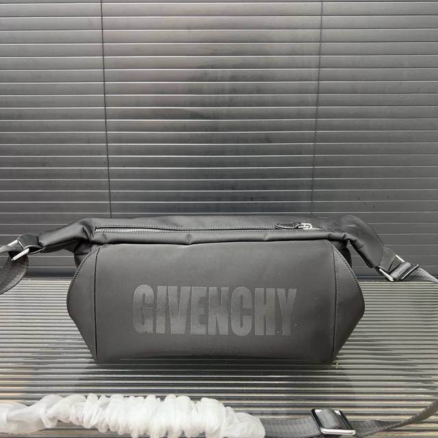Givenchy 纪梵希 Logo标志印花胸包 腰包 男女通用单肩背包 腰包 经典复刻设计 实物拍摄 原厂原版面料 配送防尘布袋 16 X 30 Cm。