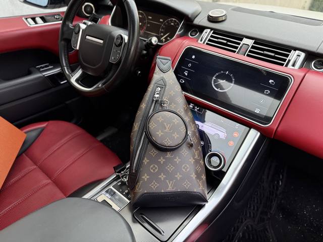 高端货 新款 “Louis Vuitton”Lv胸包 路易威登单肩包 M30936 Louis Vuitton Duo 老花满印拉链开合 帆布拼牛皮革 单肩斜挎