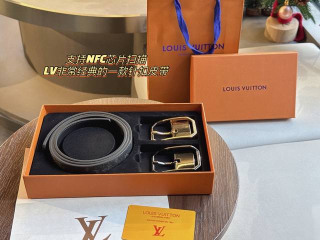 一条带一个扣 一条带两个扣 礼物 爆款Lv宽度：新款原版搭配专柜新款扣头。两个扣头搭配可用 一条带顶两条带使用。色] 时尚百搭，追求高端 原版的品质，品味的体现