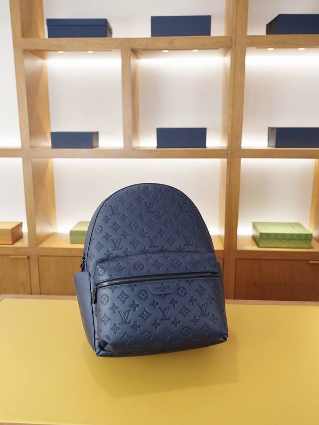 路易威登 官网同步 高版本 原厂双肩背包 不要错过 全原单布料制作 品质极好 超大容量 非市面普通货 来自贸易公司的狠货.. 强调一下 原厂 一直是抢爆的款式