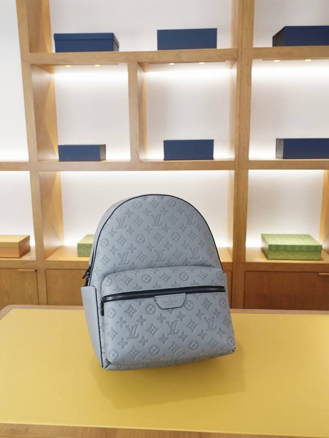 路易威登 官网同步 高版本 原厂双肩背包 不要错过 全原单布料制作 品质极好 超大容量 非市面普通货 来自贸易公司的狠货.. 强调一下 原厂 一直是抢爆的款式
