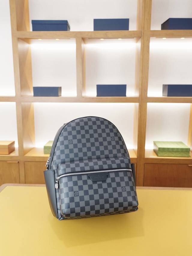 路易威登 官网同步 高版本 原厂双肩背包 不要错过 全原单布料制作 品质极好 超大容量 非市面普通货 来自贸易公司的狠货.. 强调一下 原厂 一直是抢爆的款式