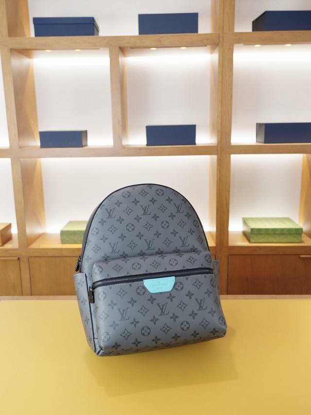 路易威登 官网同步 高版本 原厂双肩背包 不要错过 全原单布料制作 品质极好 超大容量 非市面普通货 来自贸易公司的狠货.. 强调一下 原厂 一直是抢爆的款式