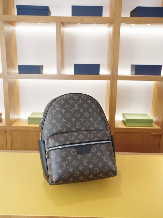 路易威登 官网同步 高版本 原厂双肩背包 不要错过 全原单布料制作 品质极好 超大容量 非市面普通货 来自贸易公司的狠货.. 强调一下 原厂 一直是抢爆的款式
