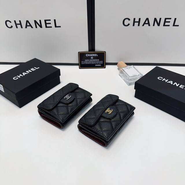 颜色 黑金 黑银尺寸 10X7香奈儿新款两用钱包卡包，做工精细，小巧实用，多功能必备款！