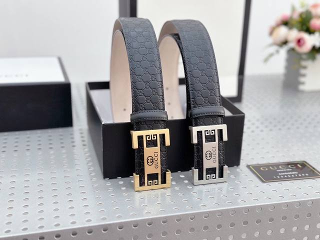 全套包装古奇 寸5 材质:客供双面平纹牛皮,黑色配头层沙底。全粒面皮料,皮料非常柔软,喜欢软皮的入这款皮带绝对不会失望。 扣头:纯钢扣 金色 银色 。码数:10 全套包装古奇 寸5 材质:客供双面平纹牛皮,黑色配头层沙底。全粒面皮料,皮料非常柔软,喜欢软皮的入这款皮带绝对不会失望。 扣头:纯钢扣 金色 银色 。码数:10