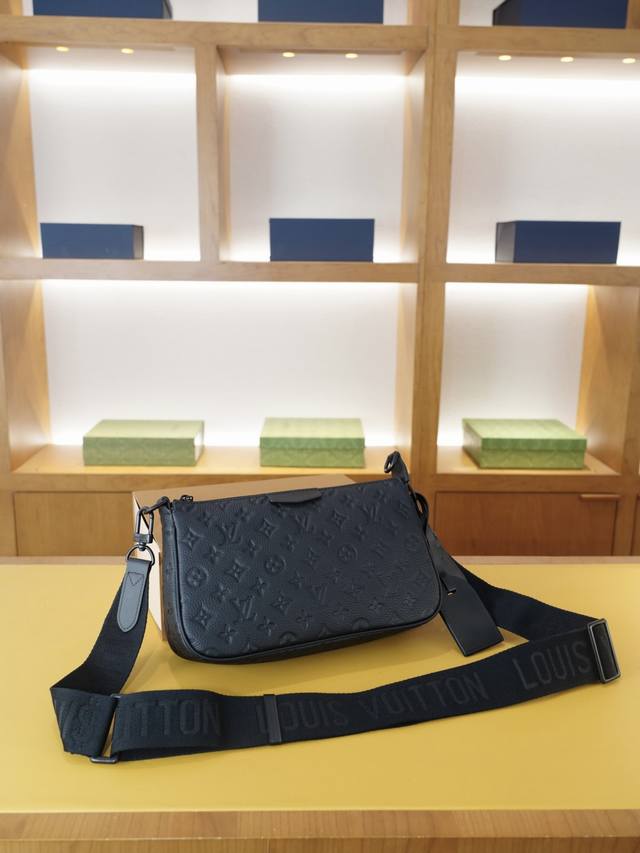 路易威登 官网同步 高版本 斜挎单肩背包 永恒不过时的标志性产品 纯原单小牛皮 顶级五金制作 非市面普通版本 今年Lv最爱的款式 全部实拍 实用性非常高 完全不