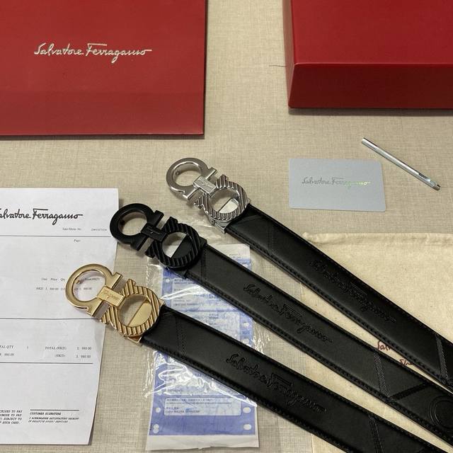 品牌：菲拉格慕Ferragamo 等级：原版品质.头层牛皮 专柜售经典爆款开模。油边精致 电脑车线 手感柔软.实物拍摄无修饰 上身效果超好、长度可裁剪.配专柜全