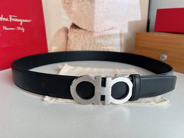 自动款腰带 菲拉男士3.5Cm双圈自动扣，双面头层牛皮带齿槽腰带，自动扣腰带外露大方有型.稳重干练，精致耐用耐看耐搭配。