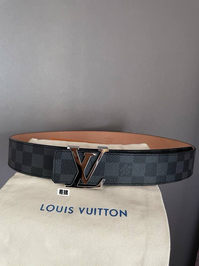 路易威登 标志性字母金属扣搭配经典棋盘格 老花 宽度40Mm