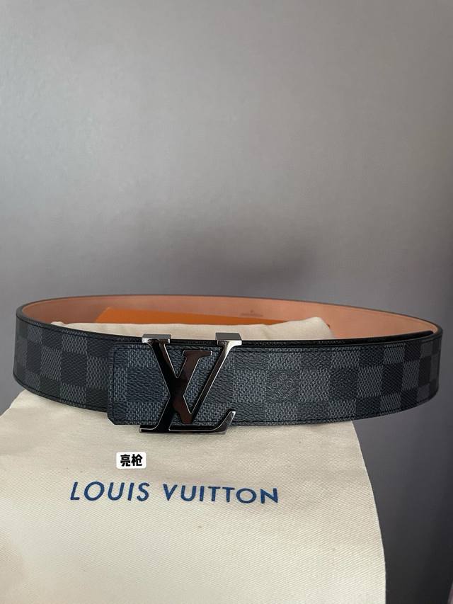 路易威登 标志性字母金属扣搭配经典棋盘格 老花 宽度40Mm