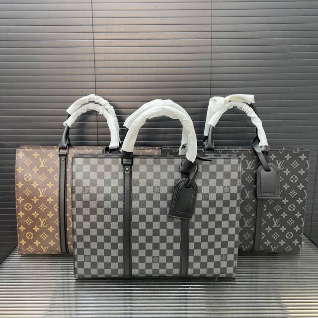 Louisvuitton 路易威登 Lv 印花双拉链公文包 男包 电脑包 手提包 经典百搭 实物拍摄 高端品质 配送防尘袋 28 X 38 Cm。