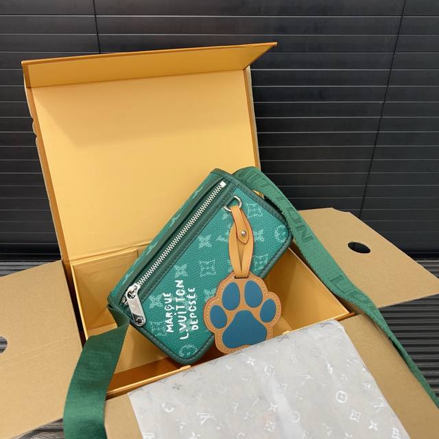 Louisvuitton 路易威登 Lv 狗爪邮差包 Bosphore 迷你手袋邮差包 单肩包印花斜挎包 经典百搭 实物拍摄 配送礼盒 防尘袋 19 X 12C