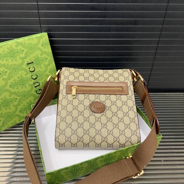 Gucci 古奇 互扣斜挎包 单肩包 实物拍摄 原厂原版面料 配送礼盒 21 X 24 Cm。