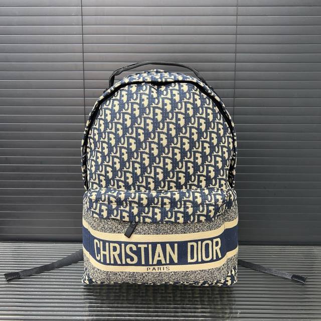 Dior 迪奥 Travel Original刺绣老花满印 科技面料 双肩包 男女大容量背包 书包 实物拍摄 原厂原版面料 配送防尘袋 38 X 30Cm Dior 迪奥 Travel Original刺绣老花满印 科技面料 双肩包 男女大容量背包 书包 实物拍摄 原厂原版面料 配送防尘袋 38 X 30Cm
