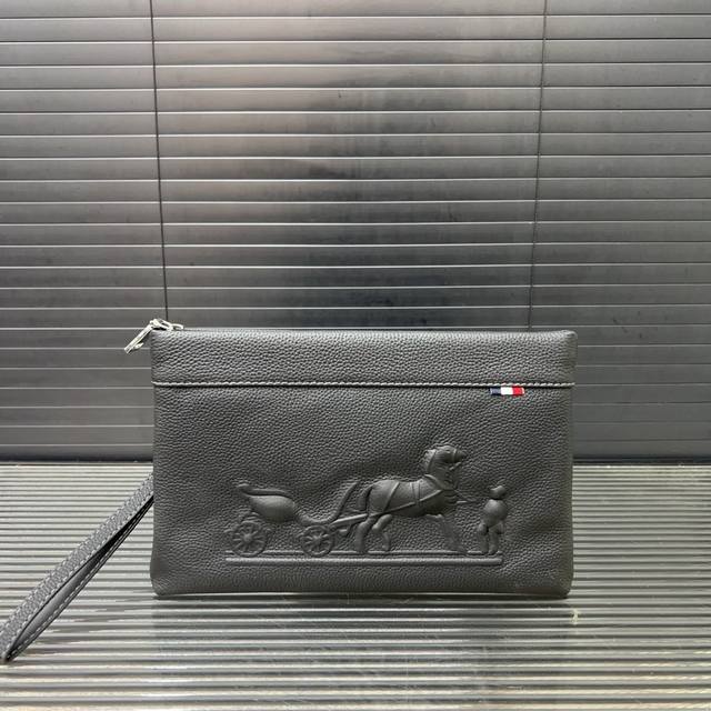 原创潮牌压花牛皮手拿包 卡包钱包多功能男包 实物拍摄 原厂原版面料 无盒 27 X 18 Cm。