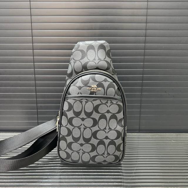 Coach 蔻驰 印花胸包 斜挎单肩包 实物拍摄 原厂原版面料 配送防尘袋30 X 17 Cm。 Coach 蔻驰 印花胸包 斜挎单肩包 实物拍摄 原厂原版面料 配送防尘袋30 X 17 Cm。