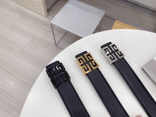 纪梵希 原单品质经典男款腰带专柜Togo皮搭配精扣 钢扣不褪色 头层进口皮 3.8厘米 实用与美观兼并。转换不同风格。 高级感十足。