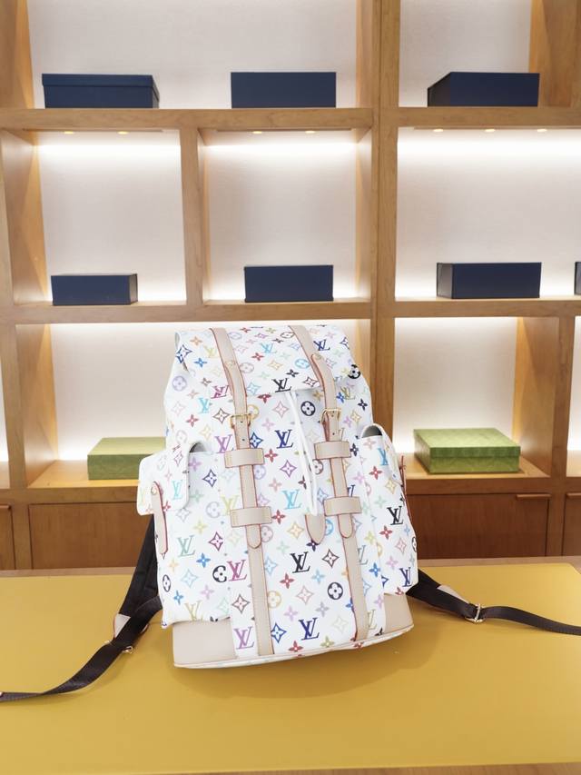 路易威登 官网同步 高版本 原厂双肩背包 不要错过 全原单布料制作 品质极好 超大容量 非市面普通货 来自贸易公司的狠货.. 强调一下 原厂 一直是抢爆的款式