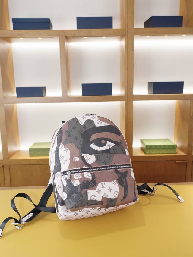 路易威登 官网同步 高版本 原厂双肩背包 不要错过 全原单布料制作 品质极好 超大容量 非市面普通货 来自贸易公司的狠货.. 强调一下 原厂 一直是抢爆的款式