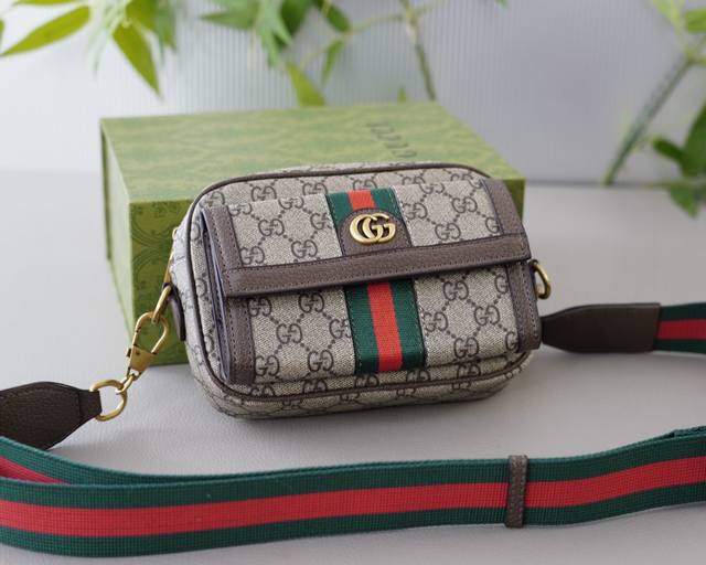 古驰 官网同步 高版本 斜挎手提单肩背包 永恒不过时的标志性产品 纯原单牛皮 顶级五金制作 非市面普通版本 今年Gucci最爱的款式 全部实拍 实用性非常高 完