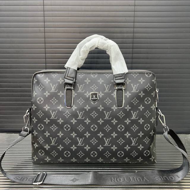 Louisvuitton 路易威登 Lv 印花双拉链公文包 男包 电脑包 手提包 经典百搭 实物拍摄 高端品质 配送防尘袋 28 X 38 Cm。