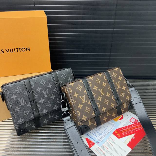 Louisvuitton 路易威登 Lv Trunk印花邮差包 斜挎单肩包 实物拍摄 高品质 配送防尘袋 折叠礼盒 18 X 24 Cm。
