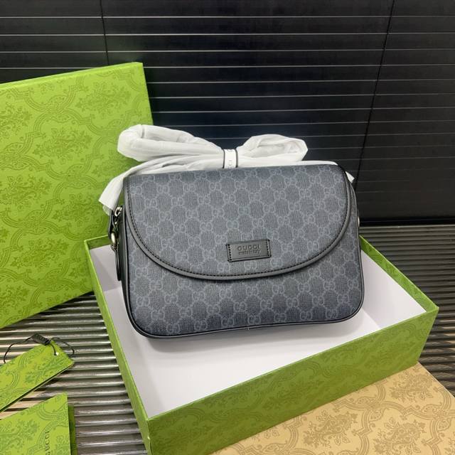 Gucci 古奇 Gg Ophidia 邮差包 翻盖单肩包 经典百搭 实物拍摄 原厂原版面料 配送防尘袋礼盒 26 X 20 Cm。
