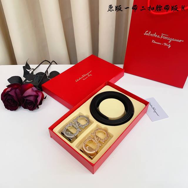 1带1扣 1带2扣 菲拉F家 双扣版 1带2扣 正版开模 此款腰带双面采用原厂牛皮带身，精密电镀标志性五金搭扣 对版专柜。3.5Cm 如需木盒40