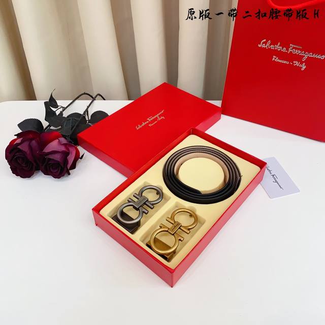 1带1扣 1带2扣 菲拉F家 双扣版 1带2扣 正版开模 此款腰带双面采用原厂牛皮带身，精密电镀标志性五金搭扣 对版专柜。3.5Cm 如需木盒40