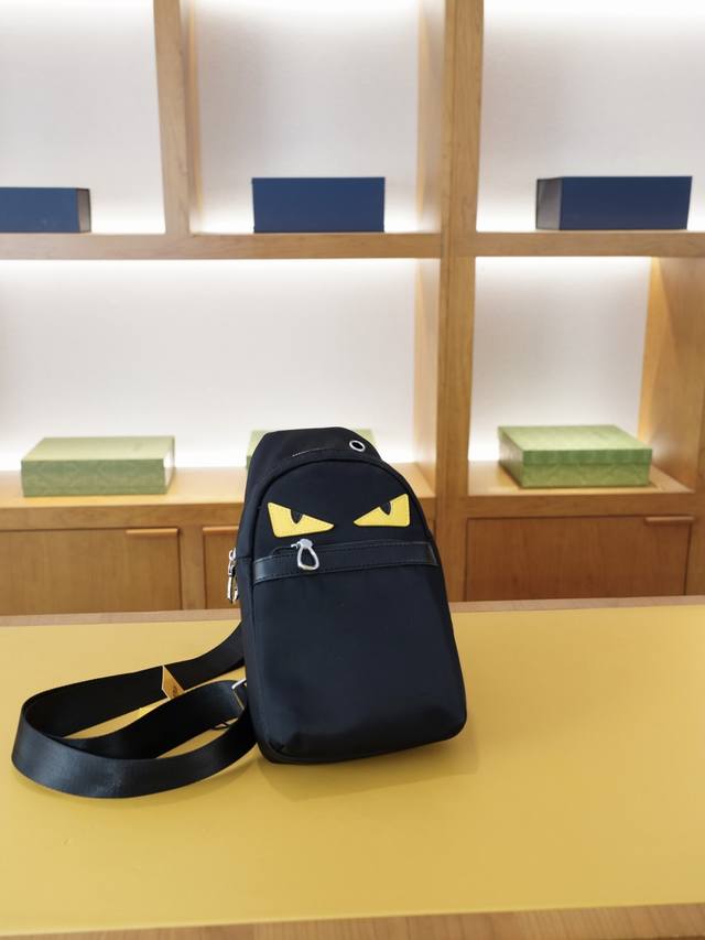 芬迪 官网同步 高版本 胸包 永恒不过时的标志性产品 纯原单布料 顶级五金制作 非市面普通版本 今年Fendi家最爱的款式 全部实拍 实用性非常高 完全不用担心 芬迪 官网同步 高版本 胸包 永恒不过时的标志性产品 纯原单布料 顶级五金制作 非市面普通版本 今年Fendi家最爱的款式 全部实拍 实用性非常高 完全不用担心