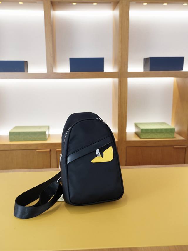 芬迪 官网同步 高版本 胸包 永恒不过时的标志性产品 纯原单布料 顶级五金制作 非市面普通版本 今年Fendi家最爱的款式 全部实拍 实用性非常高 完全不用担心 芬迪 官网同步 高版本 胸包 永恒不过时的标志性产品 纯原单布料 顶级五金制作 非市面普通版本 今年Fendi家最爱的款式 全部实拍 实用性非常高 完全不用担心