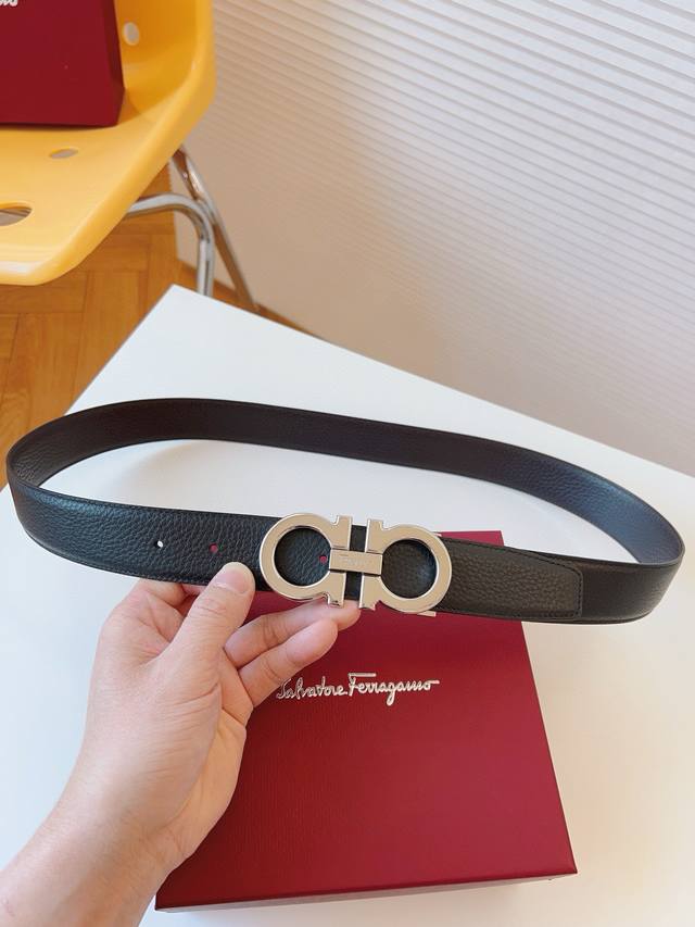Ferragamo.菲拉格慕 全套包装 宽度3.5Cm 高级定制款男士皮带 双面进口牛皮 可双面使用 自行选择搭配 真材实料 很有质感 时尚经典不失风范 搭配精