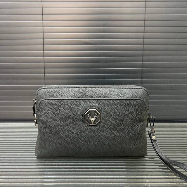 原创密码锁牛皮手拿包 卡包钱包多功能男包 实物拍摄 原厂原版面料 配送礼盒 27 X 18 Cm。 原创密码锁牛皮手拿包 卡包钱包多功能男包 实物拍摄 原厂原版面料 配送礼盒 27 X 18 Cm。