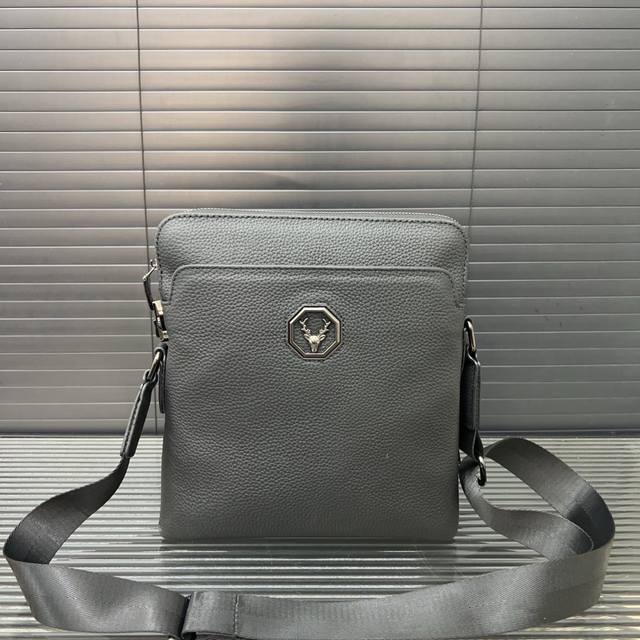 原创密码锁牛皮公文包 男包 单肩斜挎包 经典百搭 实物拍摄 高端品质 配送防尘袋 23 X 26 Cm。