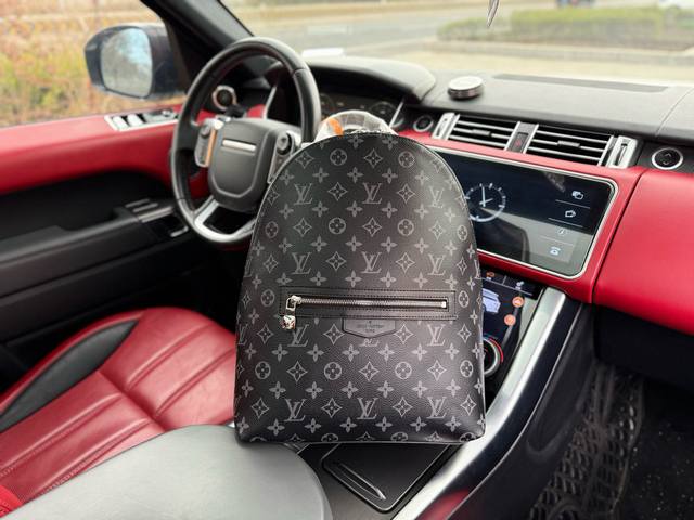高端货 新款 “ Louis Vuitton ”Lv双肩包 路易威登双肩包 M14020 Louis Vuitton Discovery Slim 字母印花银色