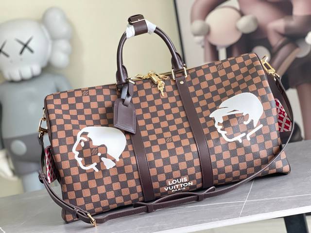 顶级原单 M40799男包枕头包系列 Keepall 50 旅行袋 以细致粒面Taurillon Monogram皮革制造，深色Monogram画布上的色彩点缀