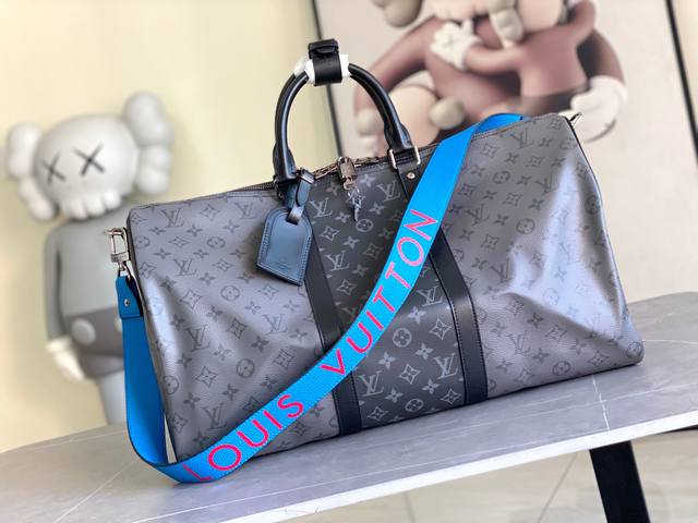 顶级原单 M45392 Keepall 50旅行袋 配肩带 此款与日本设计师藤原浩合作设计的Keepall 旅行袋融汇品牌传统元素 Monogram花纹 与充满