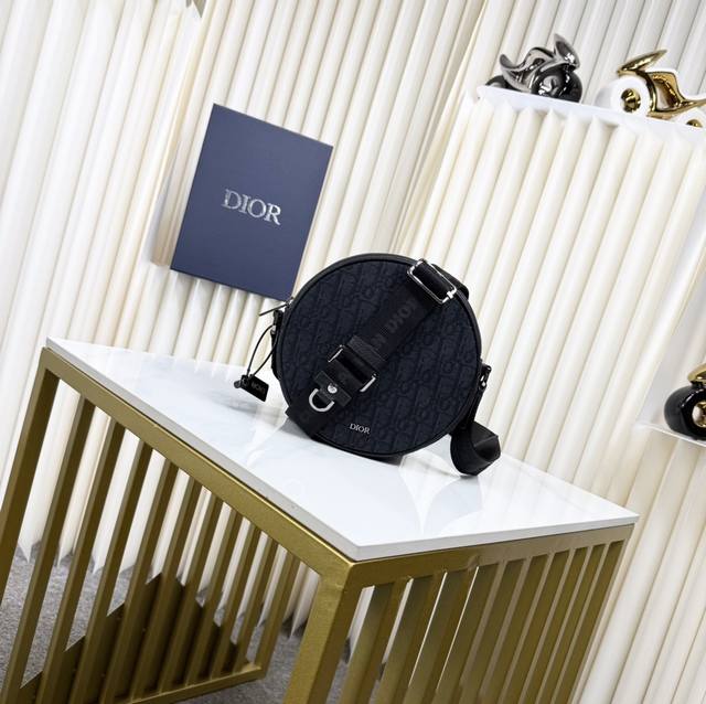 市场最高版本 原单品质 正品打版 保证进口头层牛皮，拒绝二层皮，拒绝超纤皮 Dioryoyo拉链信使包 黑色Oblique印花面料搭配黑色粒面牛皮革 编号:1E