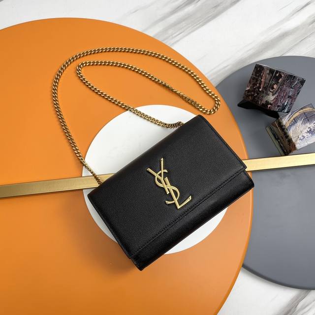 20# 原单 鱼子酱 金扣 +Kate链条包原厂皮版本在大家的呼声中终于来了！相比起经典的极佳尺寸可放下市面上通用的所有型号手机而又显得更加轻巧！整个手袋简洁利