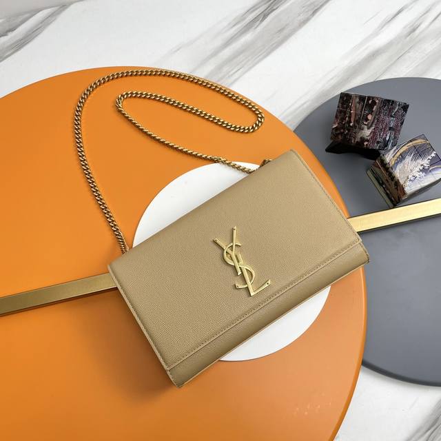 24# 原单 鱼子酱 金扣 如果一个女孩儿想入手一款包，又经典又实用好搭，最好还有几分酷劲儿，比较有年轻感，那她绝对要选择Y家经典的Logo包包！像这只Mono