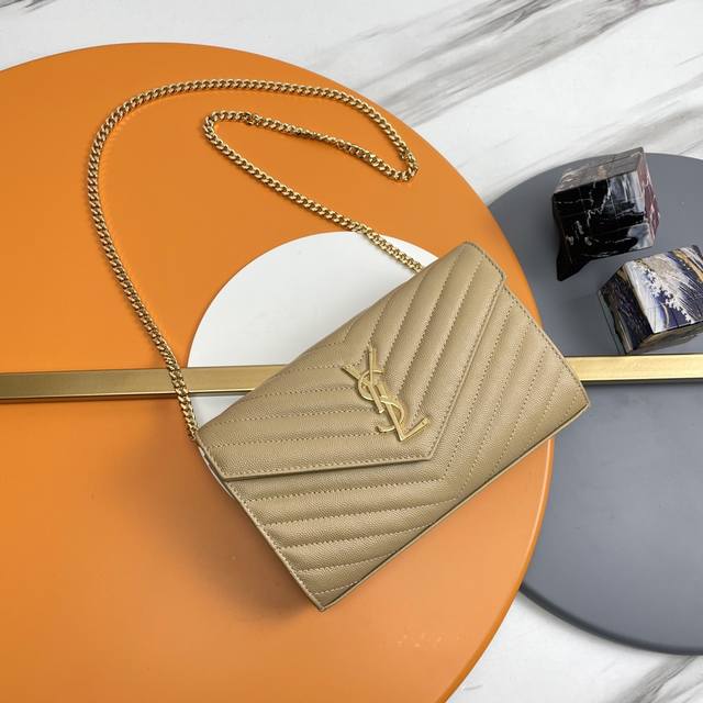 原单 P Monogram鱼子酱纹路原厂皮版本信封包.超级实用的一款小包，最经典的款式，升级最高级的版本，100%原厂牛皮配上精细手工制作；定制金属Y家Logo