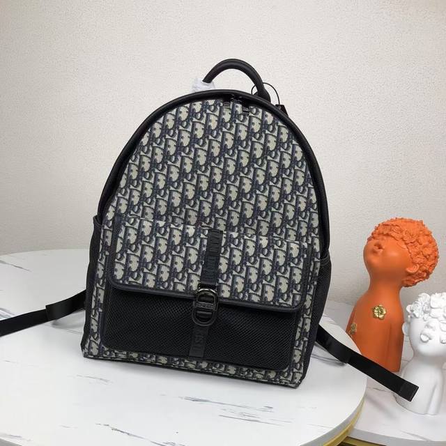 市场最高版本，欢迎对比 专柜买版复刻 Dior 8 双肩背包 米色和黑色 Oblique 印花 编号: 1Eiba178Yky_H27E 这款 Dior 8 双