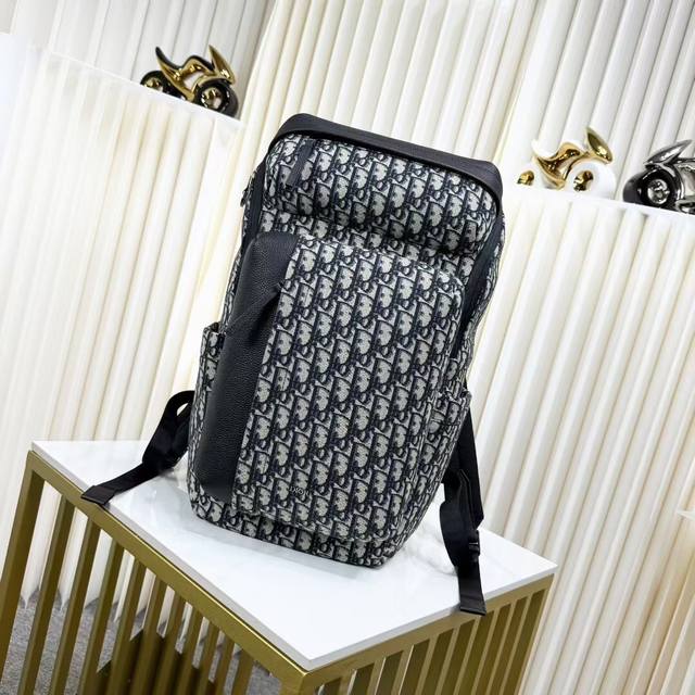 市场最高版本 原单品质 正品打版 保证进口头层牛皮，拒绝二层皮，拒绝超纤皮 Rider Soft 拉链双肩背包 米色和黑色 Oblique 印花面料搭配黑色粒面