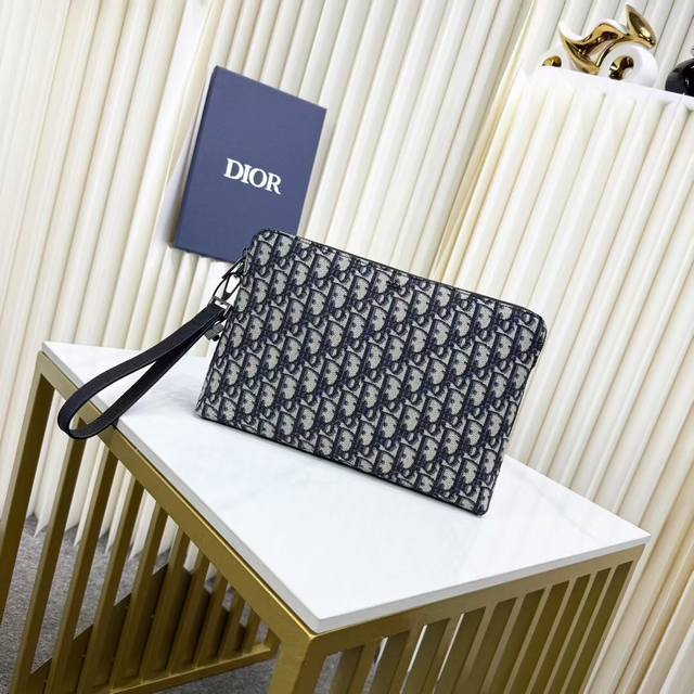 市场最高版本 原单品质 正品打版 保证进口头层牛皮，拒绝二层皮，拒绝超纤皮 Dior迪奥Oblique手拿包 型号：2Obca251Yse-H05E 米色和黑色