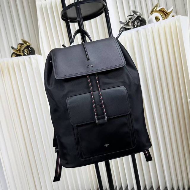 市场最高版本，欢迎对比 顶级进口防水背包“Motion”背包 Dior尼龙和小牛皮，外部装饰镀钯黄铜“蜜蜂”和“Dior”标志！内部热印Dior标志，侧边黑色切