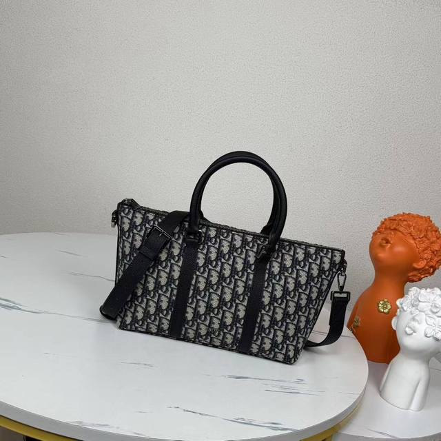 市场最高版本,欢迎对比 Weekender 25 手袋 米色和黑色 Oblique 印花面料和黑色粒面牛皮革 编号: 1Espo322Yky_H27E 这款 W 市场最高版本,欢迎对比 Weekender 25 手袋 米色和黑色 Oblique 印花面料和黑色粒面牛皮革 编号: 1Espo322Yky_H27E 这款 W