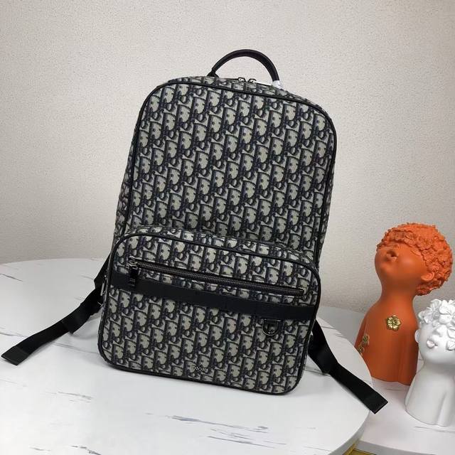 市场最高版本，欢迎对比 野生动物园背包 杏色和黑色Dior Oblique提花 产品编号:1Esba175Yky_H27E 拥有现代魅力的优雅简约轮廓的Safa