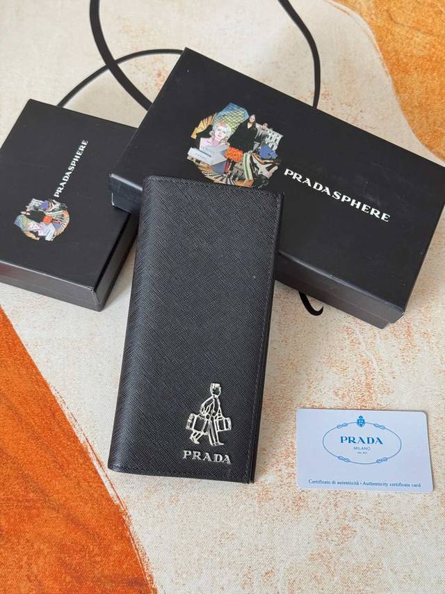 经典款西装夹 钱包经典之作、简单时尚、Zp开发，型号1M2Mv836# ，颜色：蓝色 Blue如图 实拍 内码224代工码 意大利顶级原单十字纹牛皮质感极好，进